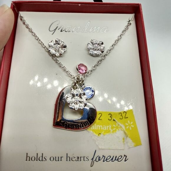 New in box grandmother silver heart‎ w earrings set - Picture 1 of 3